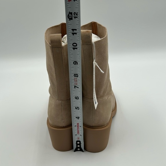 2114- André Assous Suede Ankle boots Beige Water Resistant Size 7.5 NWT - Picture 6 of 12